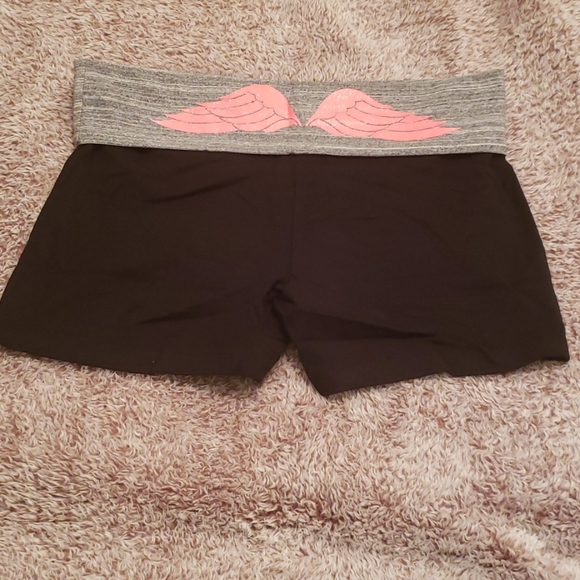 Yoga Short - Picture 3 of 5